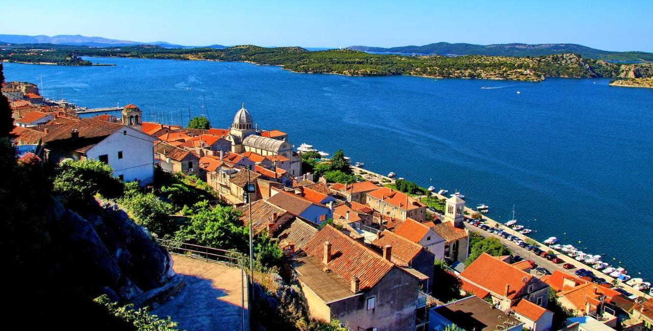 Apartments Tare, Free Parking Vodice Bagian luar foto