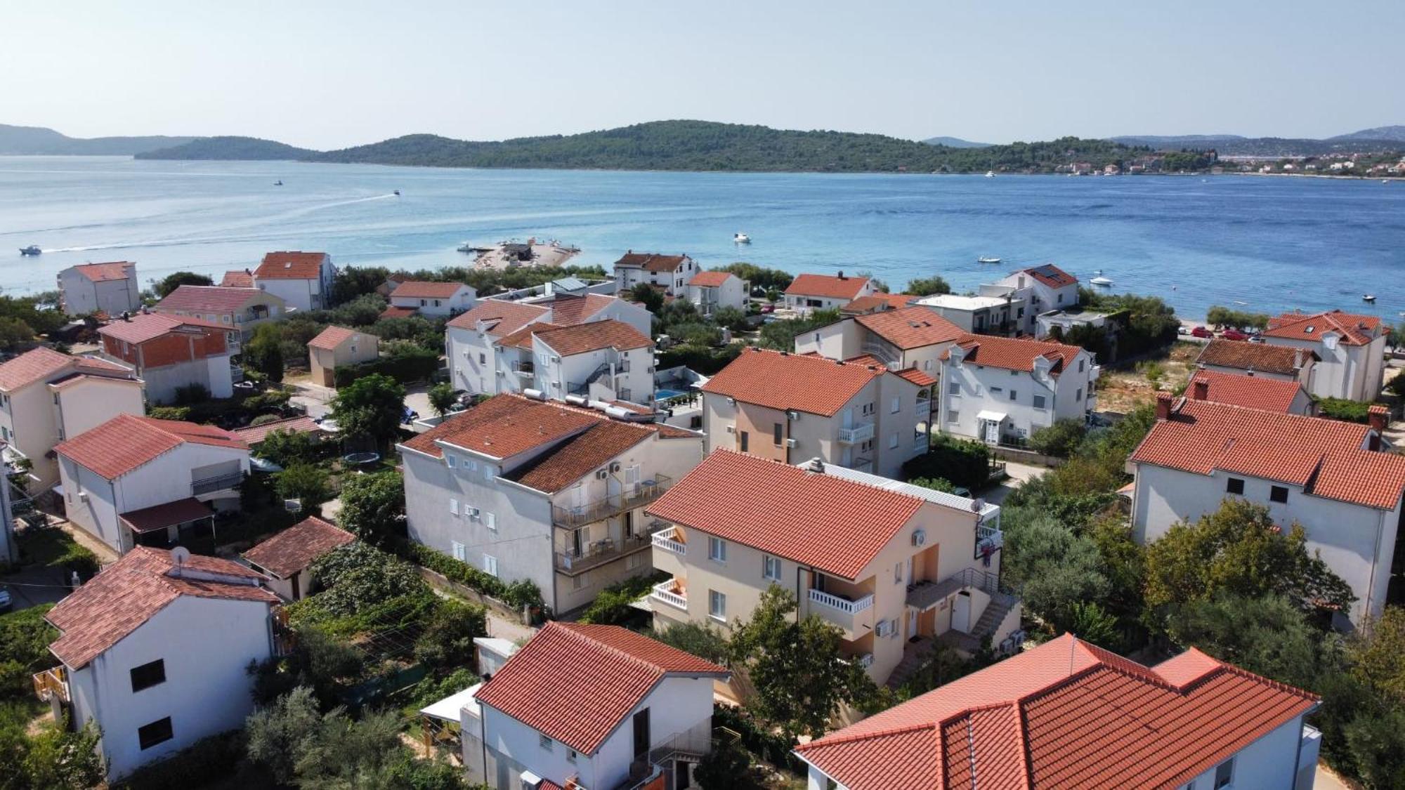 Apartments Tare, Free Parking Vodice Bagian luar foto